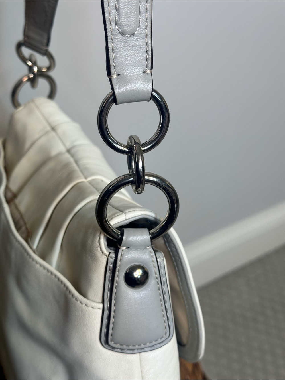 Coach Vintage leather soho White Grey Kristin Pleated Soho Hobo Buckle Bag Y2K - Picture 12 of 12